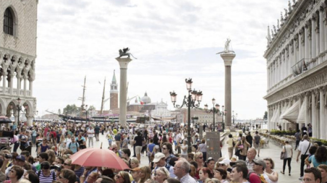 Venezia, tornelli per l&rsquo;accesso dei turisti