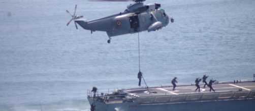 &iexcl;ASALTO! Los miembros de la FUGNE abordan el buque secuestrado e inician el rescate