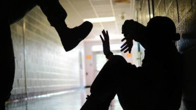 Spinto contro il banco, perde la milza: nuovo caso di bullismo a Lecce - quotidianodipuglia.it