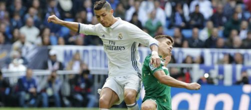 El Real Madrid gana con m&aacute;s dudas y suerte que f&uacute;tbol