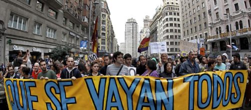 La sociedad espa&ntilde;ola entre la espada y la pared