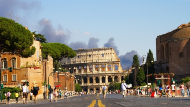 Aggressione choc ai Fori Imperiali