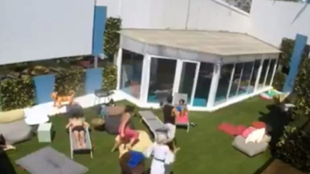 GF, malore per un concorrente: la produzione oscura la diretta - today.it