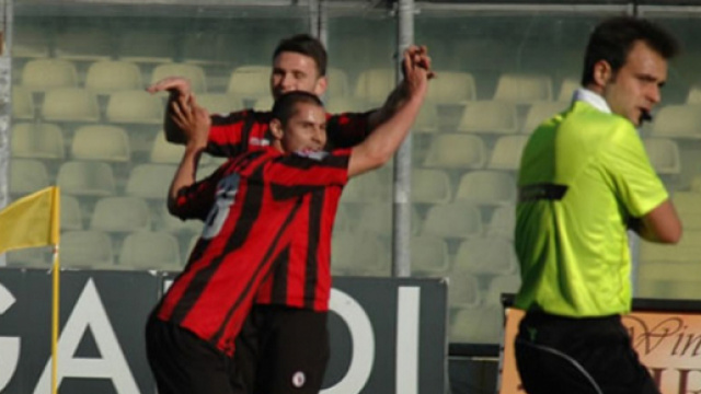 Lanteri esulta dopo il gol dell'1-0 in Foggia-Spezia di Coppa Italia di Lega Pro