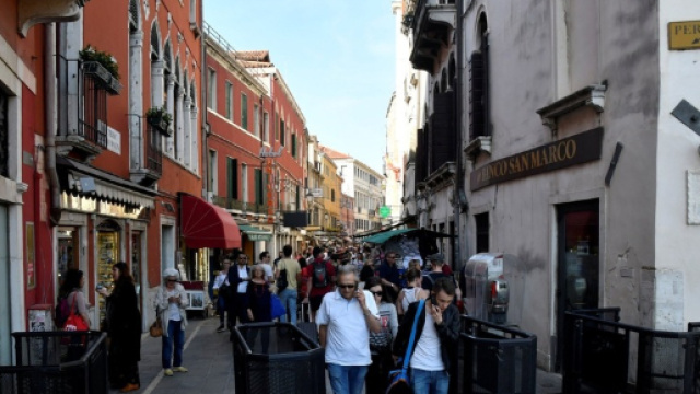 Venezia, installati i tornelli per gestire i turisti in ingresso