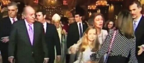 Tenso forcejeo entre Letizia y Sof&iacute;a a las puertas de la Catedral de Palma