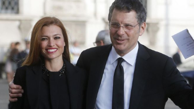 Fabrizio Frizzi: in un evento sorprende la reazione della consorte Carlotta Mantovan, la moglie