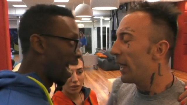 Grande Fratello: Baye ha minacciato Simone?