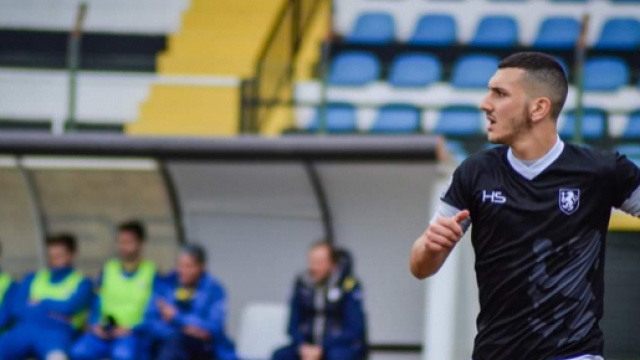 Alessandro De Santis con la maglia del Derthona Calcio (Nicol&ograve; Guerra fotografie).