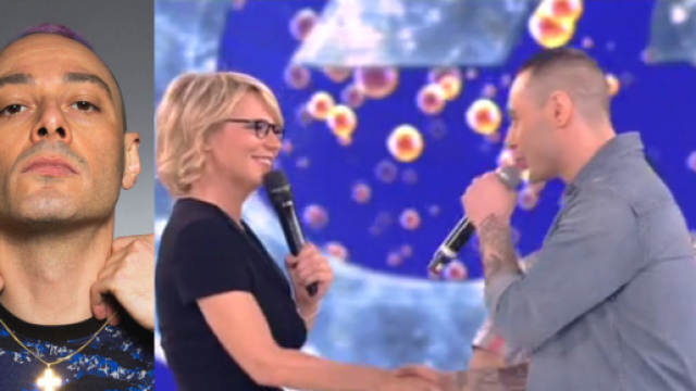 Fabri Fibra ad Amici di Maria De Filippi, i fan protestano