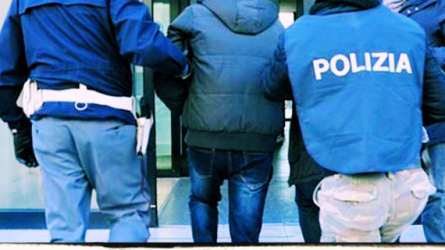 Il giovane &egrave; stato arrestato dalla Polizia.
