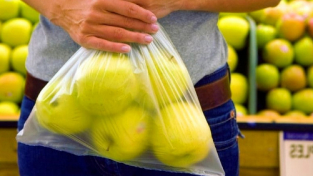 Sacchetti per frutta e verdura a pagamento, ora &egrave; possibile portarli da casa
