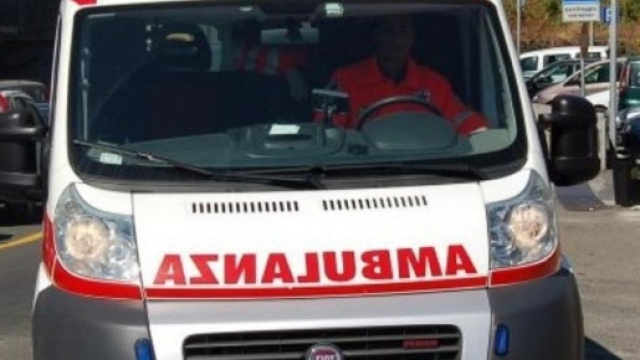 Tragedia in Calabria, pedoni travolti da un'auto: una vittima