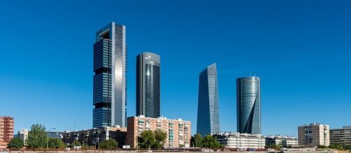 Las rutas urbanas tienen un encanto singular. Public Domain.