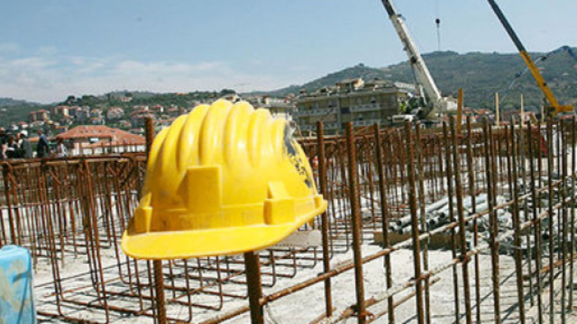 Calabria, crolla muro in un cantiere: morti due operai e un ferito