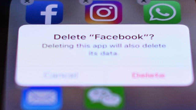 Cancellare Facebook riduce i livelli di cortisolo, l'ormone dello stress - foto: observer.com