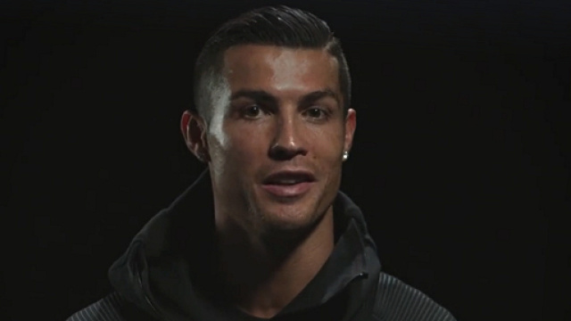 Cristiano Ronaldo, standing ovation mondiale dopo la rovesciata all'Allianz stadium di Torino