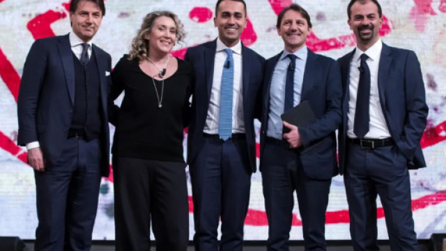 In alto, Luigi Di Maio, Pasquale Tridico e la futura squadra di governo
