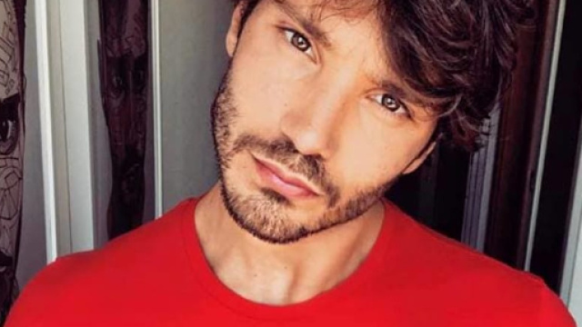 Omicidio nell'albergo dove alloggiava Stefano De Martino: terrore all'Isola