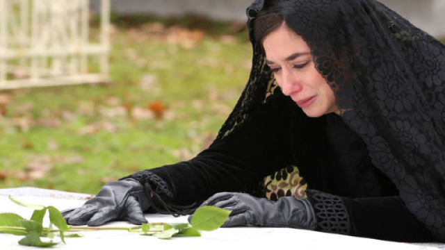 Una Vita: Teresa distrutta per la morte di Teresa.