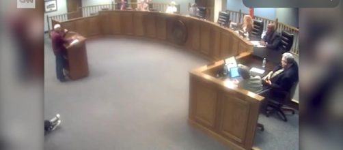 Larry Johnson, a former city commisioner, spoke racial slurs while defending Confederate History Month [Image source: CNN/YouTube]