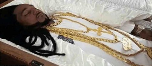 Rapaz tamb&eacute;m era envolvido com o tr&aacute;fico de drogas (Daily Mail via Jam Press)