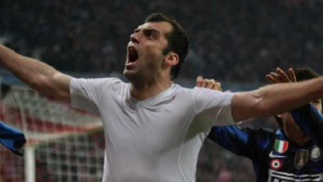 L'esultanza di Goran Pandev dopo il gol al Bayern nella Champions League 2010/2011