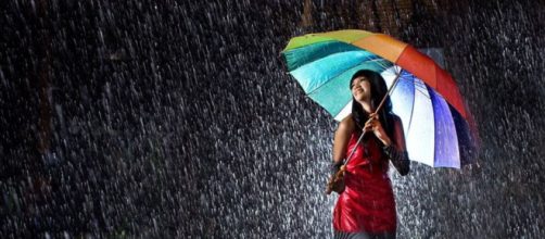 La lluvia es un inconveniente para caminar. Public Domain.