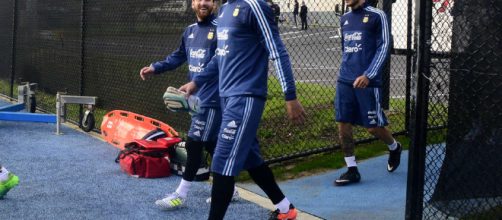 Messi practica sin problemas, pero a Icardi lo cuidan - clarin.com