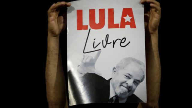 I sostenitori si sono organizzati rapidamente per organizzare un accampamento fisso all'esterno della prigione