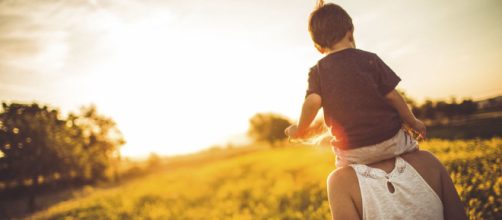 Los padres deben ense&ntilde;arles a sus hijos a ser felices