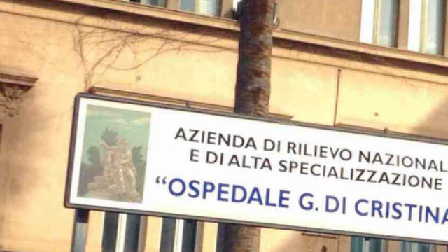 Neonato muore a Palermo, il padre aggredisce i medici.