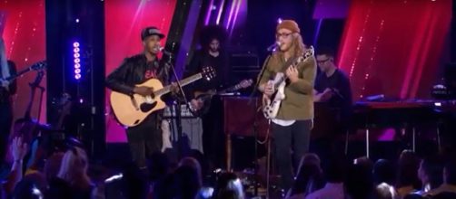 Dennis Lorenzo brought his heart and his guitar with a hole to create magic on 'American Idol' with Allen Stone, Screencap AmericanIdol/YouTube