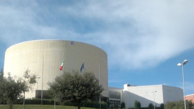 In alto, veduta del plesso universitario di Monte Sant'Angelo (Napoli).