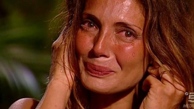 Isola dei famosi 2018 | Alessia Mancini piange | Lettera pap&agrave; - today.it