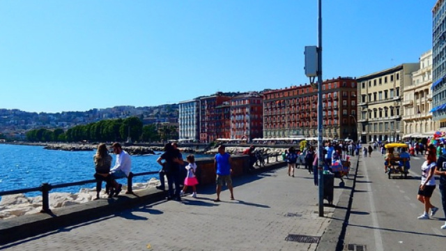 Napoli: sparatoria sul lungomare, paura tra la folla