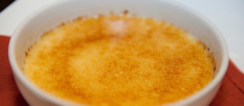 Cr&egrave;me br&ucirc;l&eacute;e (Image via Hcdeharder/Pixabay)