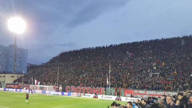 I tifosi della Curva Sud di Crotone.