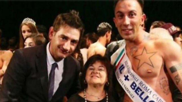 Simone a racconatare balle certo non si trattiene