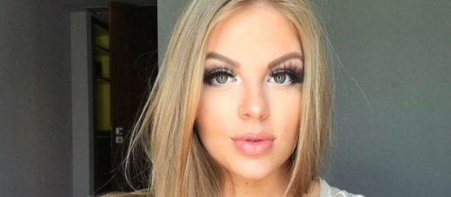 Lu&iacute;sa Sonza aparece em evento s&oacute; de suti&atilde; transparente