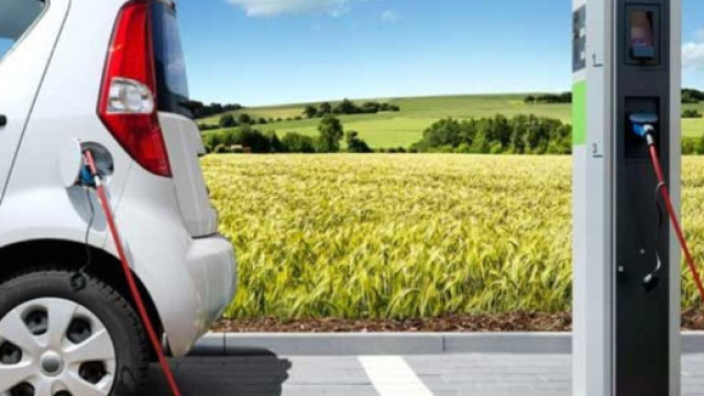 Auto ibride e elettriche: stop al silenzio, via all'obbligo di emettere suoni