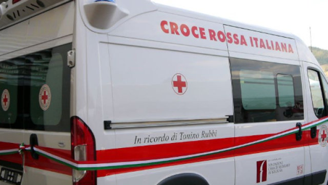 Bimba di 2 anni cade dal letto e muore