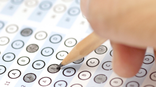 In alto, immagine rappresentativa del test Invalsi