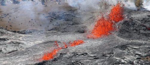 Aerial view of lava fountains at a fissure eruption of Kilauea volcano in Hawaii (Image credit &ndash; Jay Robinson, Wikimedia Commons)