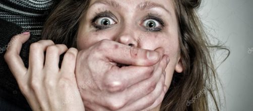 Retrato de mujer asustada con l&aacute;grimas. concepto de violencia ... - depositphotos.com