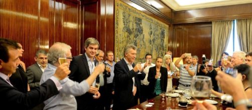 Tras la operaci&oacute;n, Macri apareci&oacute; en un brindis en la Casa Rosada - clarin.com