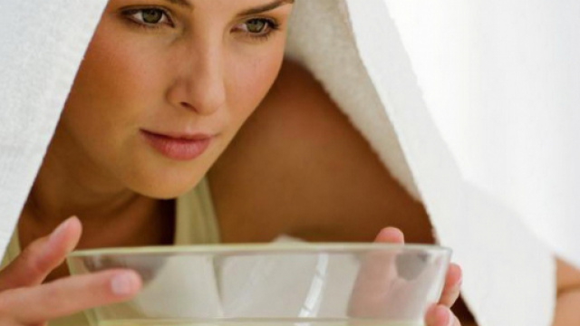 Suffumigi, fitoterapia e non solo: ecco come alleviare i sintomi della sinusite con dei rimedi naturali