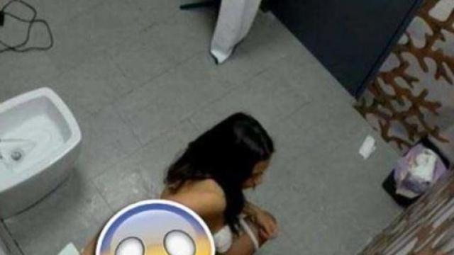 Alessia Prete ripresa in bagno: il web insorge