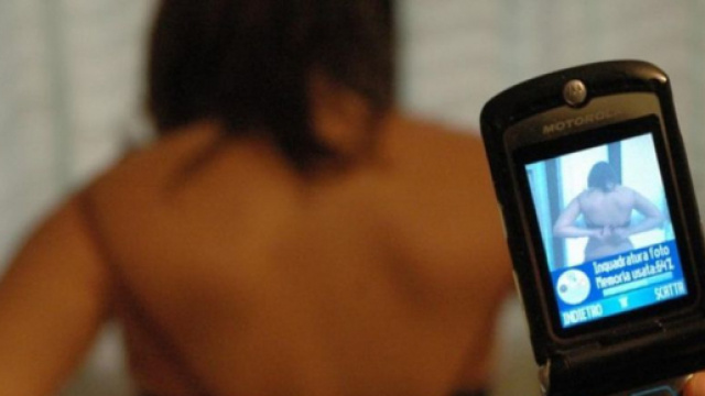 Condannato per aver diffuso in rete il rapporto intimo con la collega di lavoro