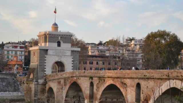 Roma Nord: folle spara piombini sui passanti